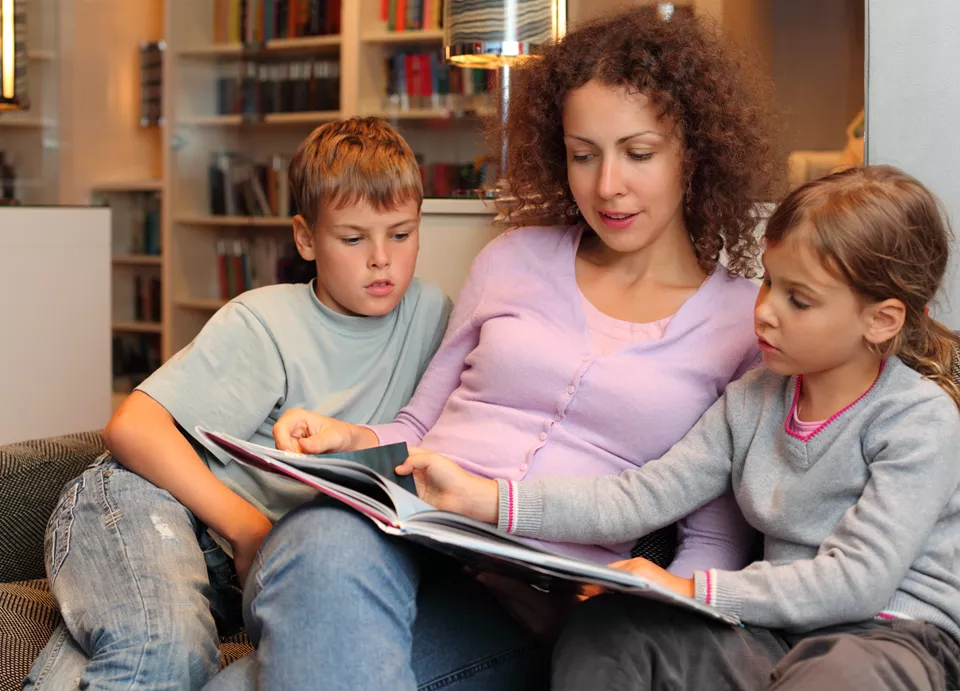 Can a single parent foster